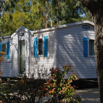 Stacaravan ‘Classique’ 2 slaapkamers, 4/6 personen.