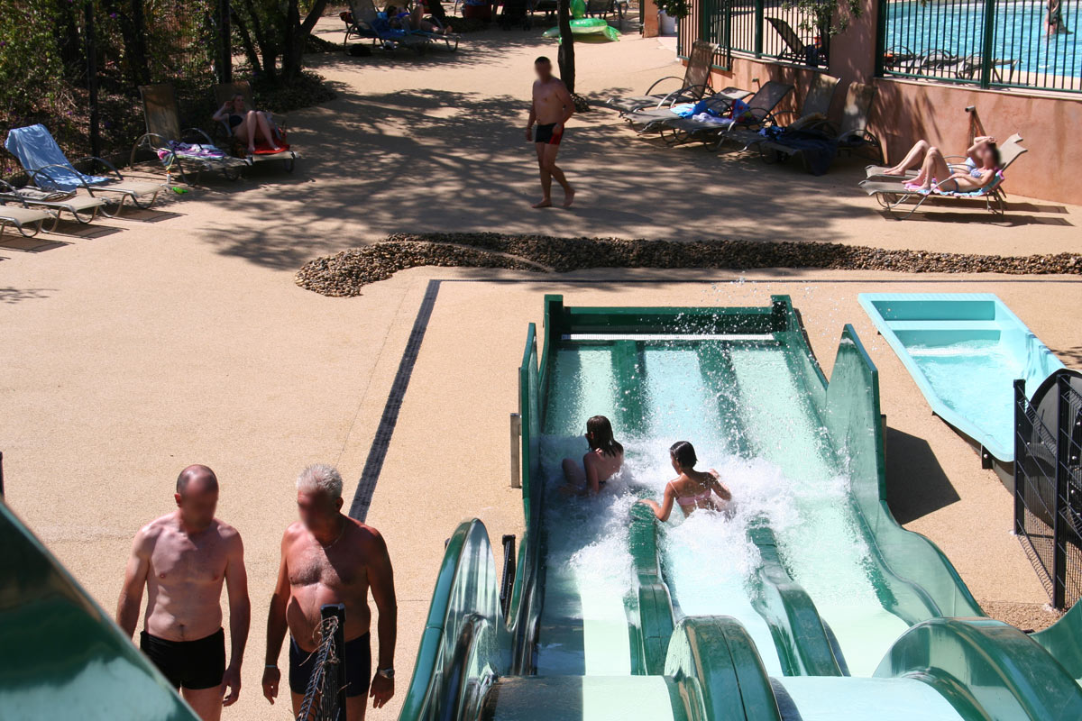 Aquatisch gebied verwarmd zwembad waterglijbaan waterspelletjes