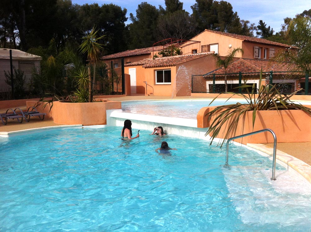 Watergebied rustige verwarmde zwembad ontspanning