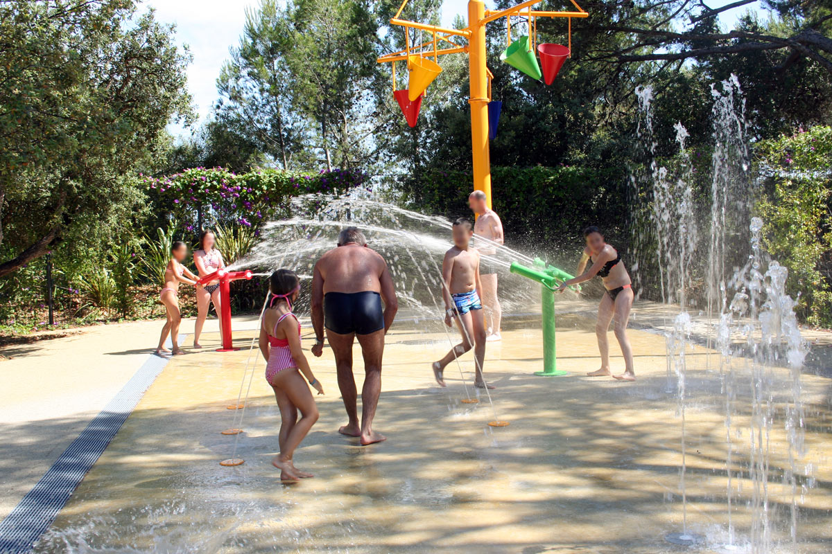 Waterspelletjes waterglijbanen Kindervakanties