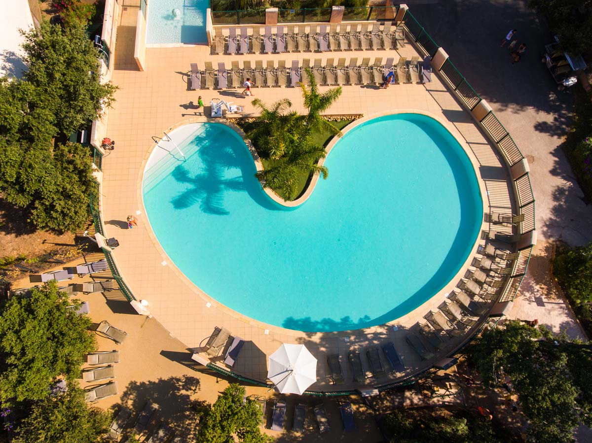 Verwarmd zwembad in het waterpark La-Londe-les-Maures