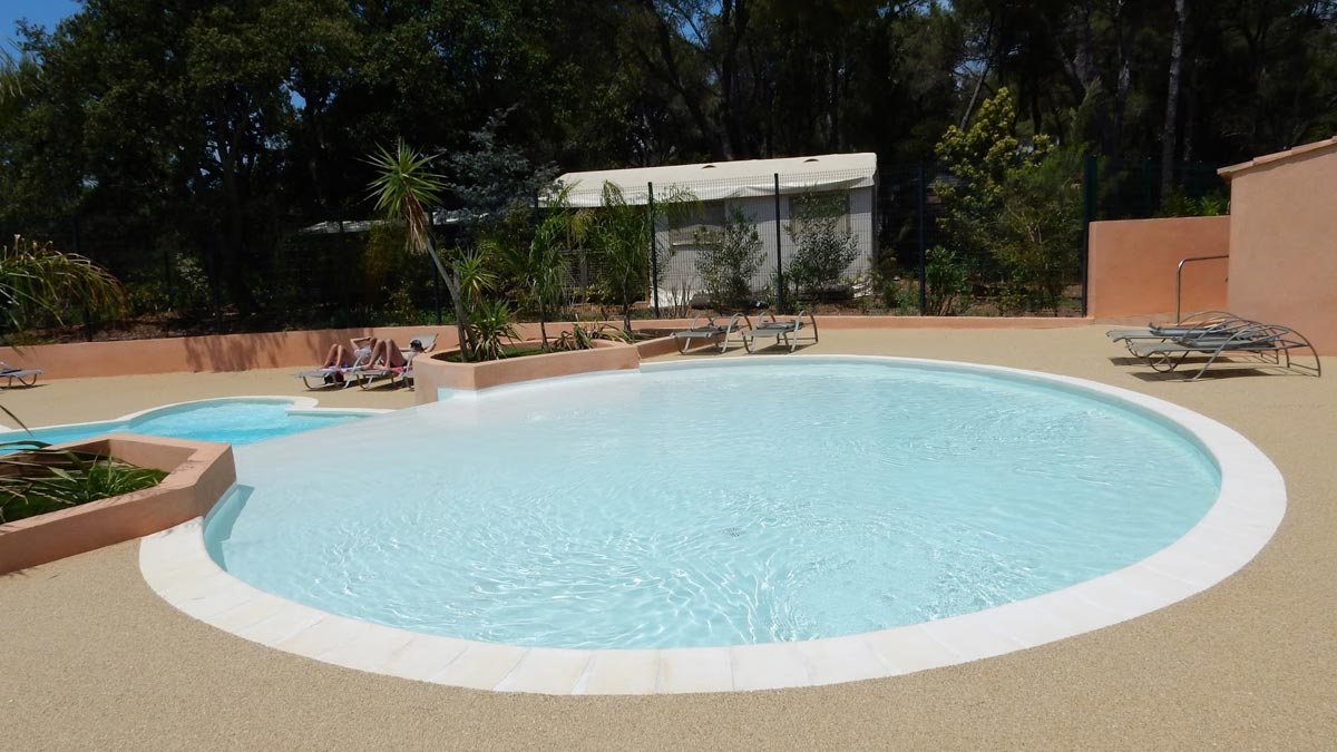Camping verwarmd zwembad Solarium ontspanning Spa
