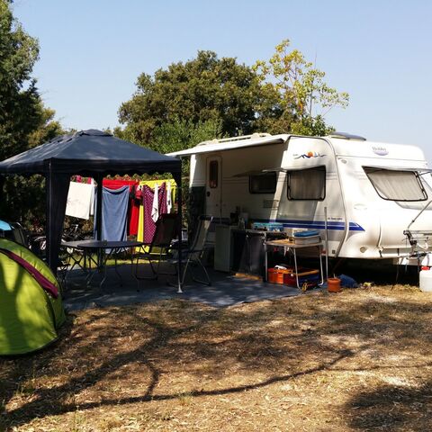 Grote Premium VIP-staanplaatsen met privé sanitair, voor tenten, caravans en campers