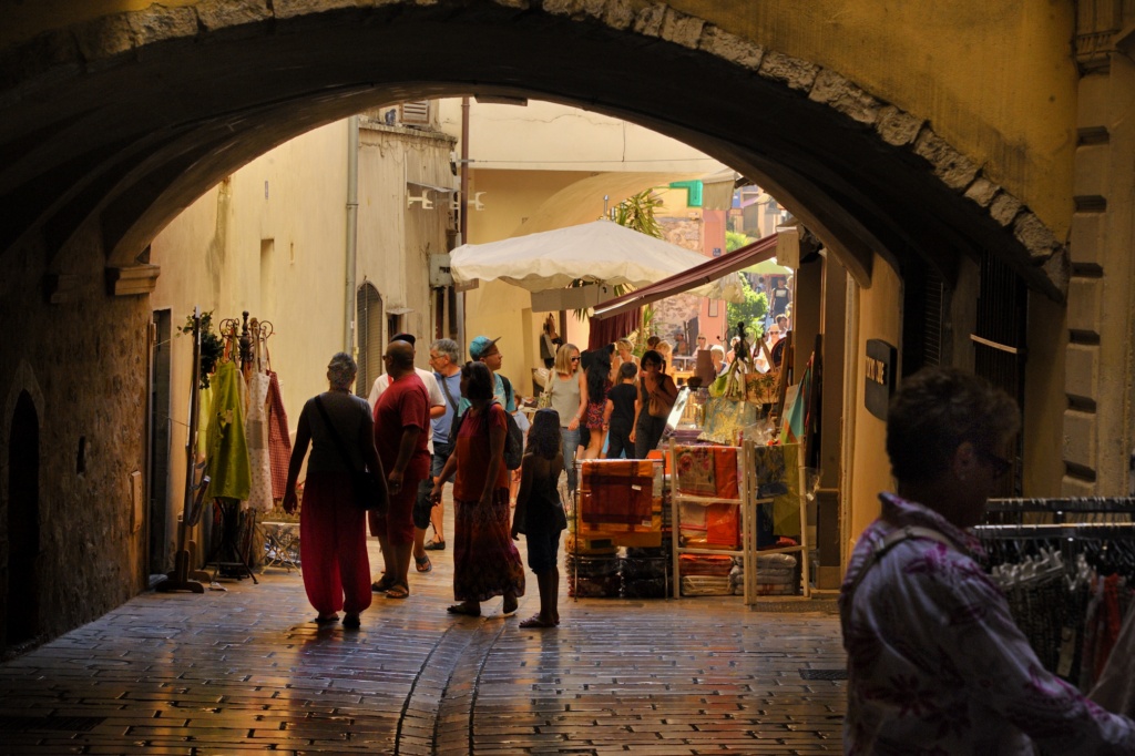 les-porches-dans-le-vieux-hyeres