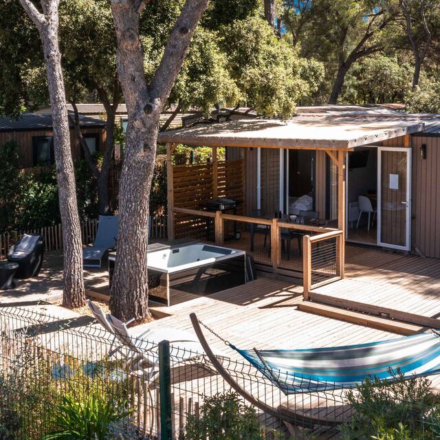 Stacaravan met eigen bubbelbad in de Provence