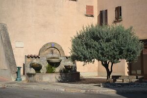 De fontein van Carcès, in een kampeervakantie in de Var