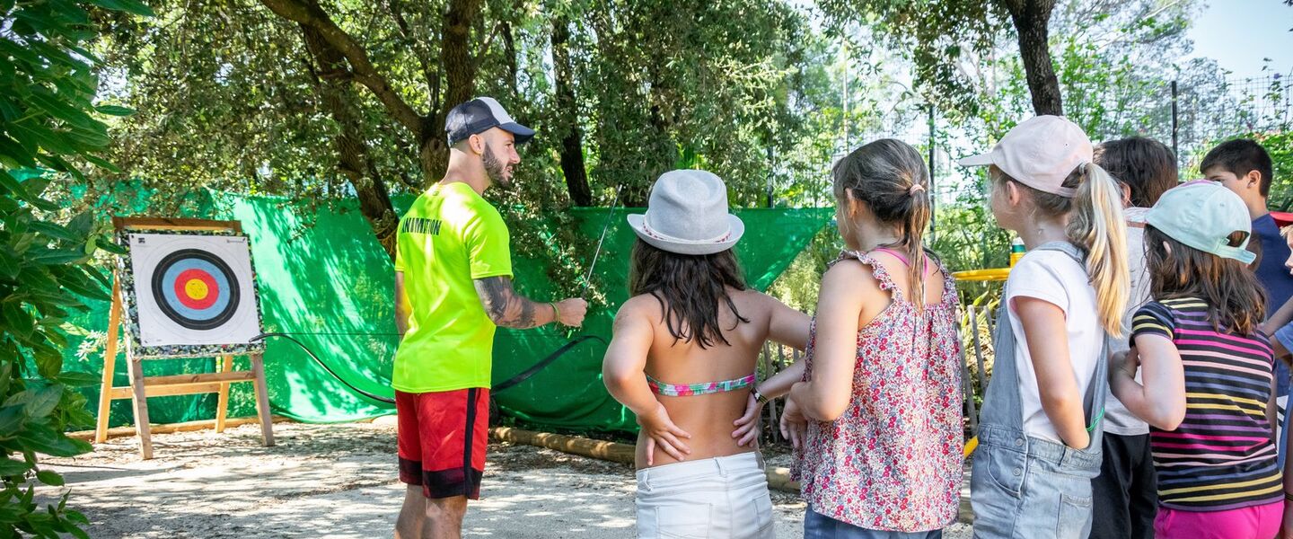 Camping aan de Côte d’Azur Animatie voor kinderen Boogschieten