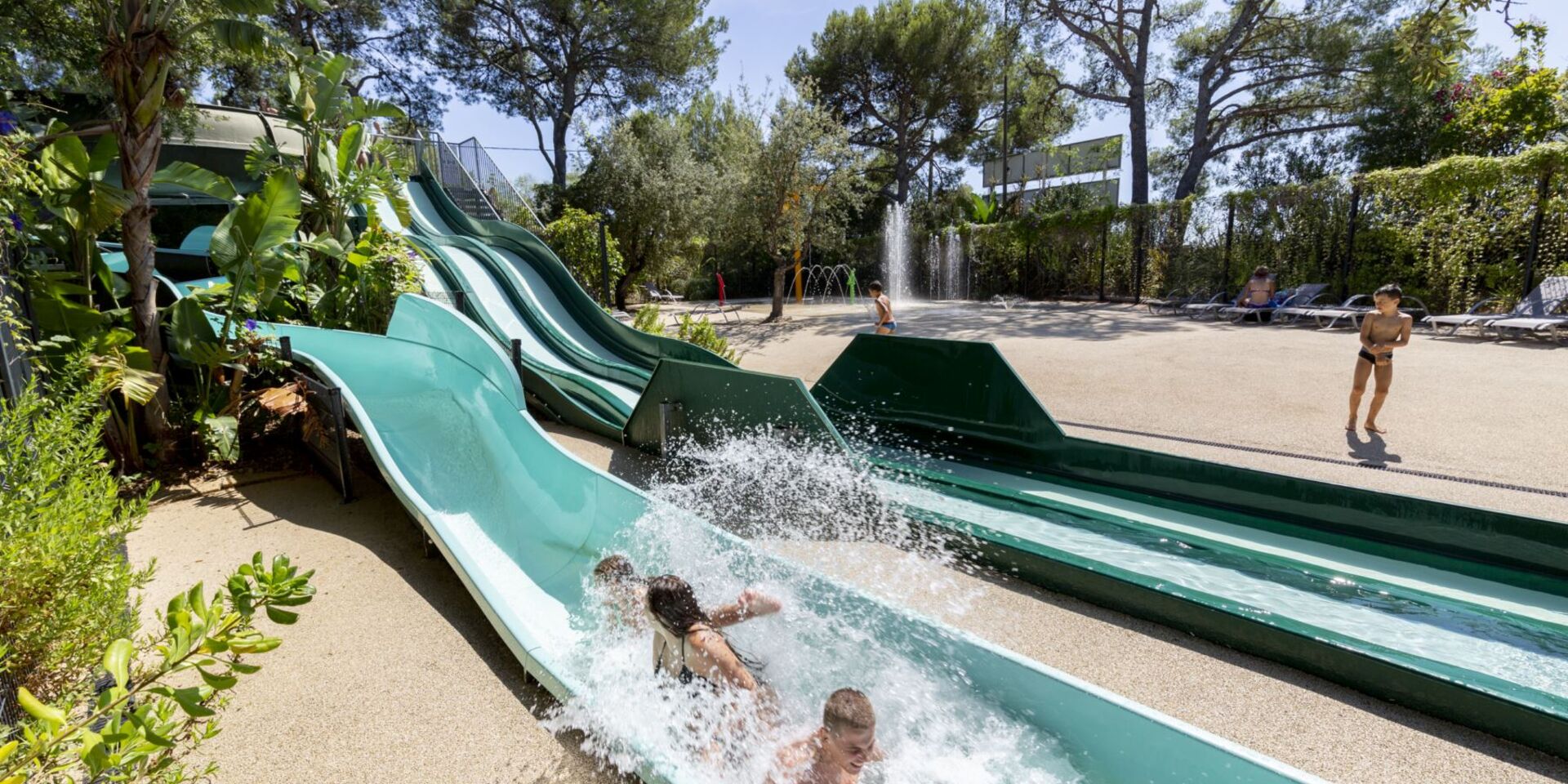 Camping in La Londe met waterpark en glijbanen