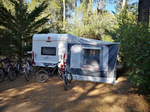 Staanplaats Confort Caravan Camping Le Lavandou Côte d’Azur