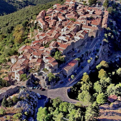 Ontdek, tijdens je kampeervakantie, Mons een heuveldorp in de Pays de Fayence in de Var
