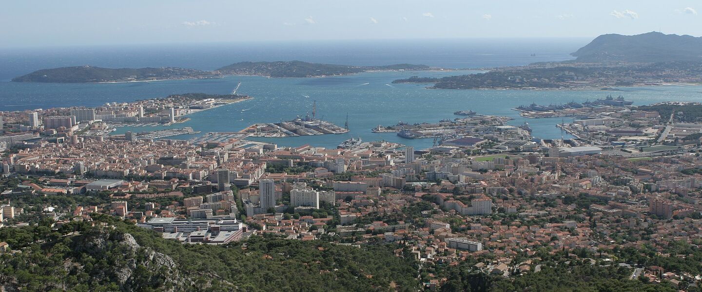De baai van Toulon: ontdek de militaire haven