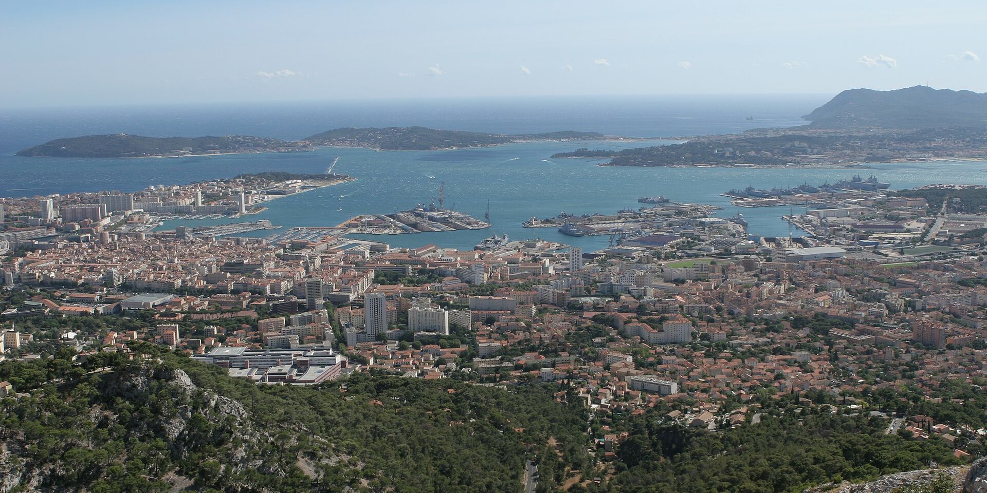 De baai van Toulon: ontdek de militaire haven