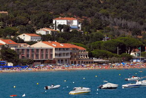 Het strand van Lavandou nabij camping aan de kust