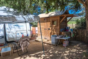 Privé sanitaire voorzieningen op camping staanplaatsen in La Londe, Zuid-Frankrijk