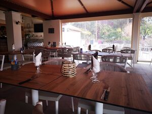 Restaurant bar lounge op camping aan zee in de Provence