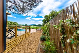 Premium stacaravans met eigen zwembad of bubbelbad op camping in de Provence