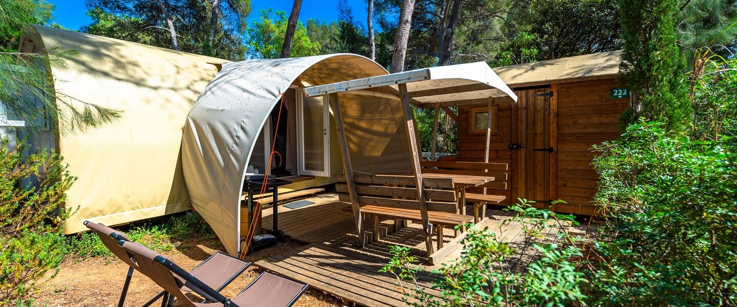 Camping Var in geïnstalleerde tent natuur