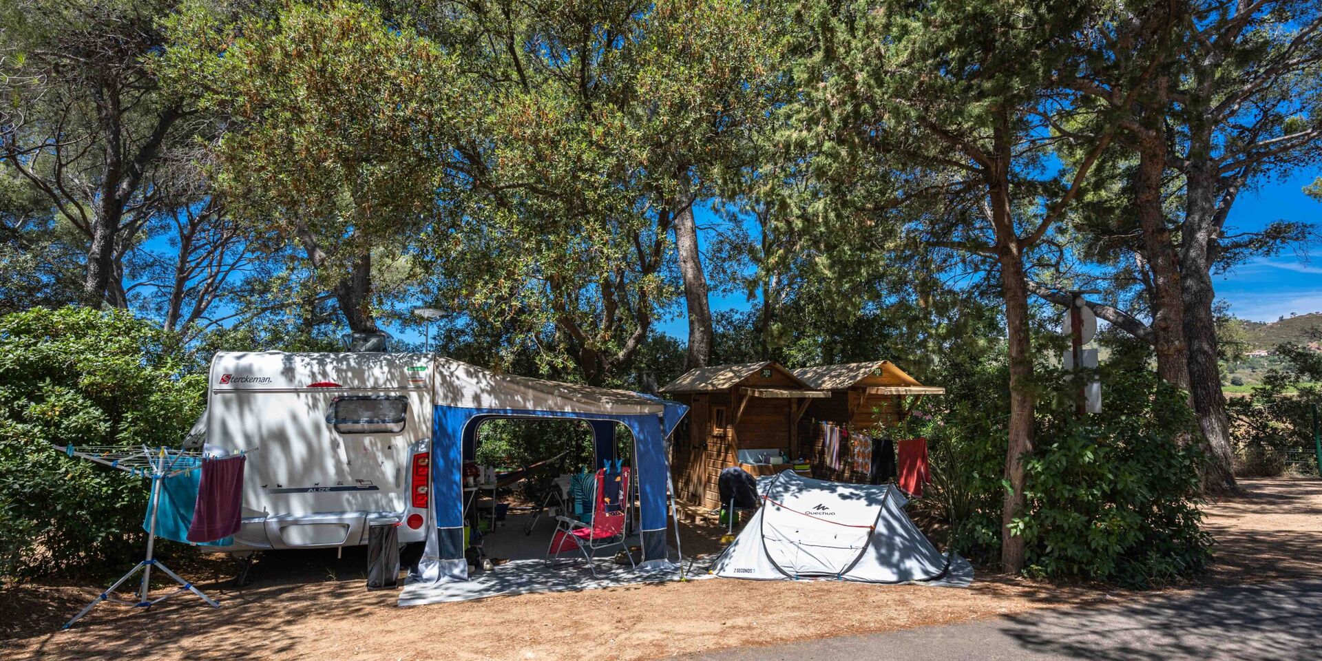 Staanplaatsen te huur op camping in de Provence