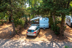 Caravan tent camper op camping in de natuur in de Provence