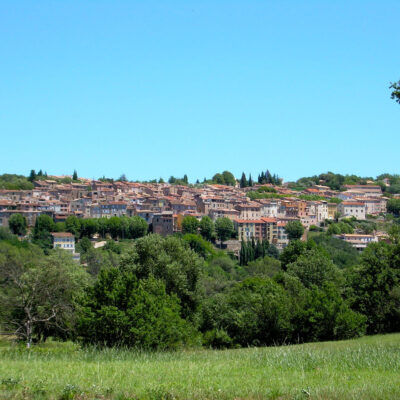 Bagnols-en-Forêt, dorp in de heuvels van het Pays de Fayence