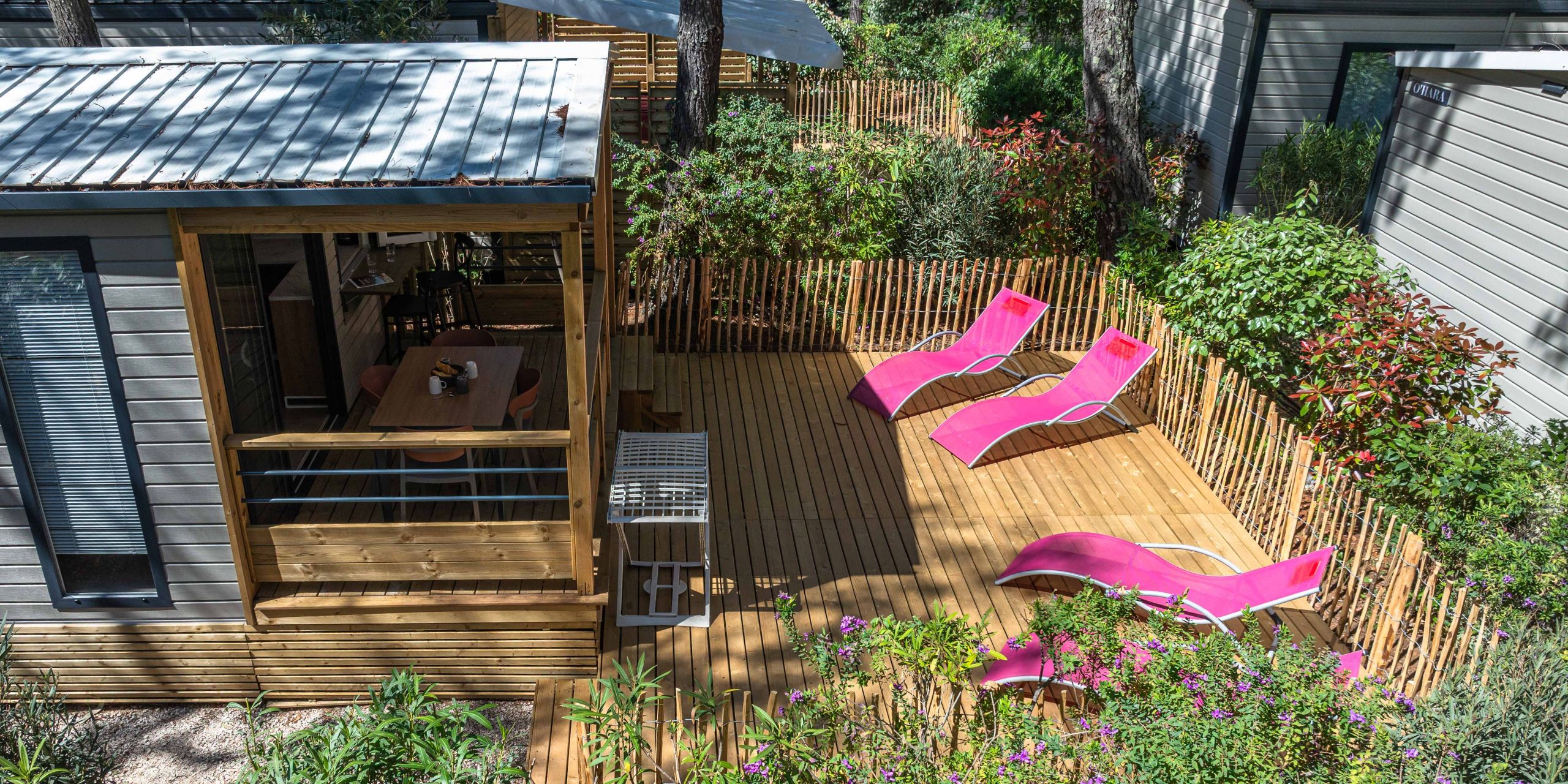 Ruim terras bij deze stacaravan voor 4 personen