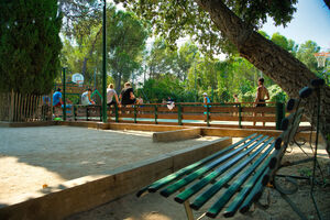 Recreatie op de camping, met het gezang van krekels aan de Côte d'Azur